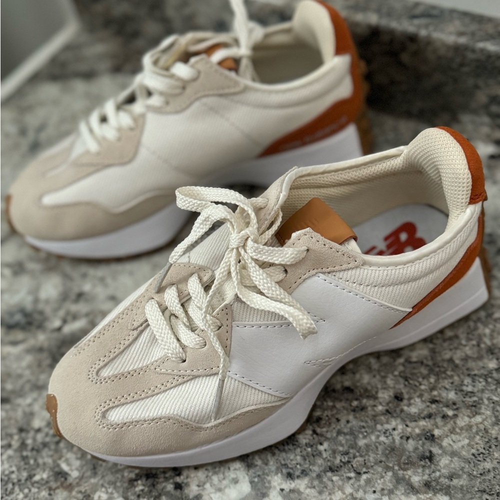 Never worn: New Balance 327 Tan/Rust